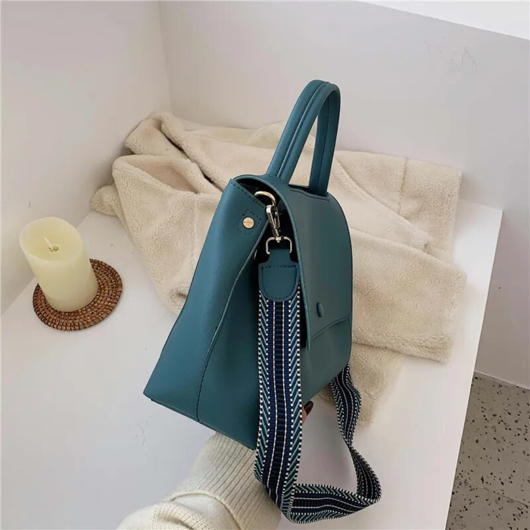 Karen Messenger - Fashionable and Practical Shoulder Bag