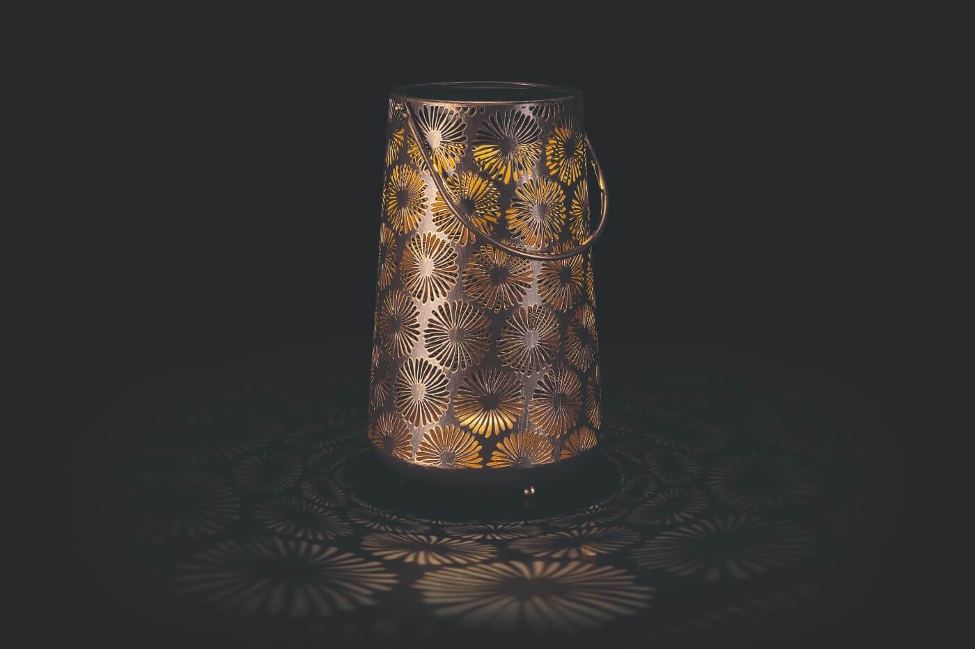 Antic Daisy - Vintage Solar Lantern for Captivating Garden Lighting