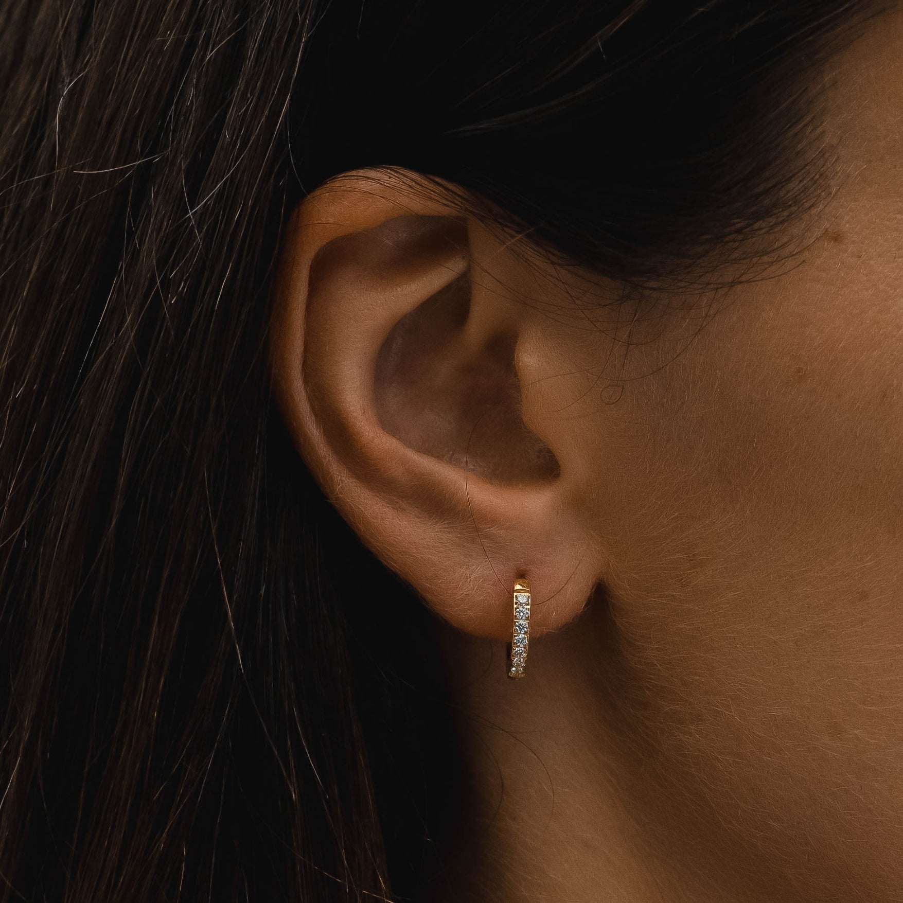 Elegant zirconia small hoop earrings - Amara collection