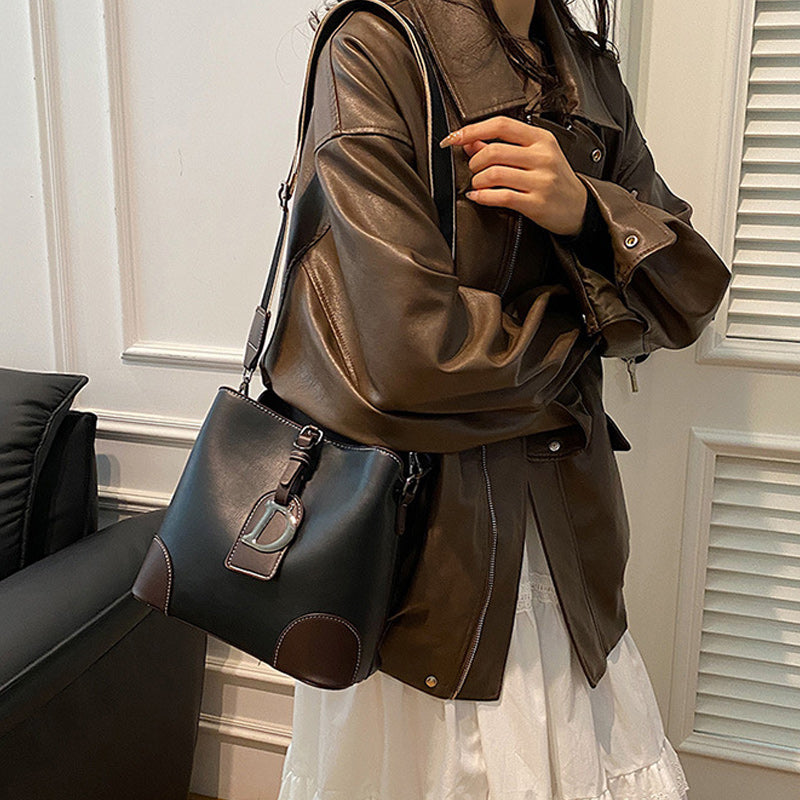 EleganceCross - Luxurious and Practical Shoulder Bag for Every Day