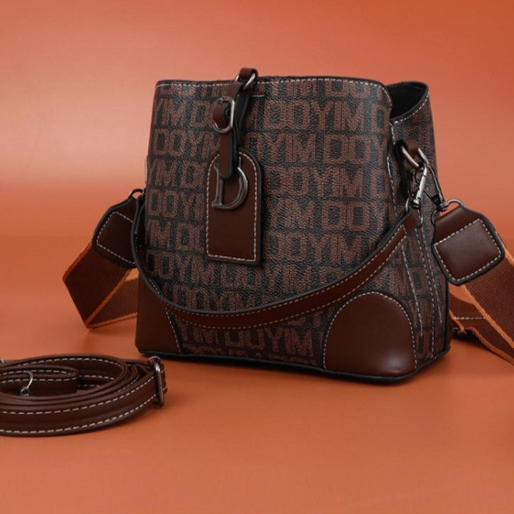 EleganceCross - Luxurious and Practical Shoulder Bag for Every Day