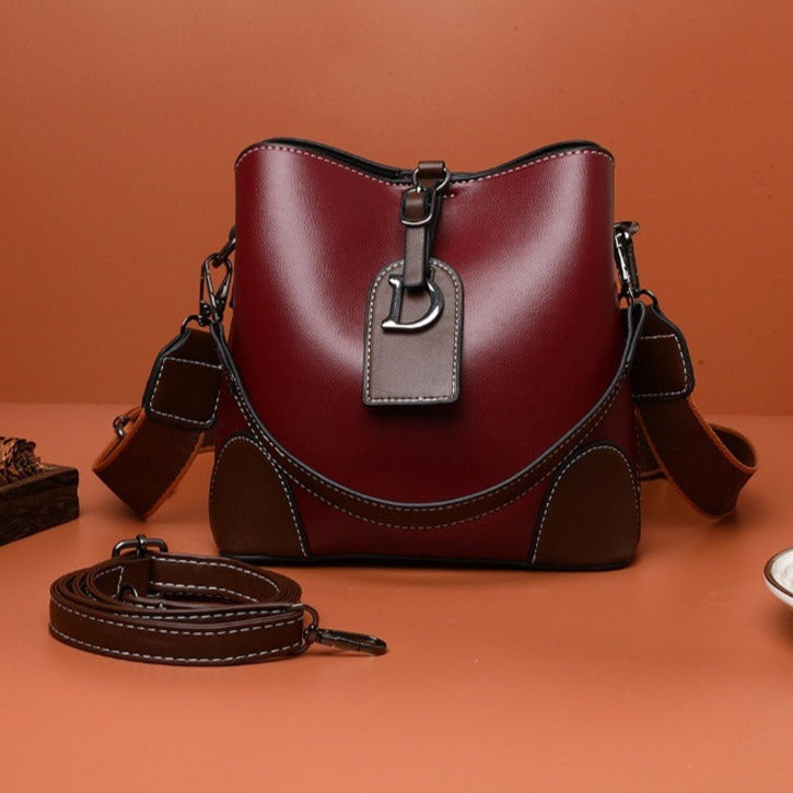EleganceCross - Luxurious and Practical Shoulder Bag for Every Day