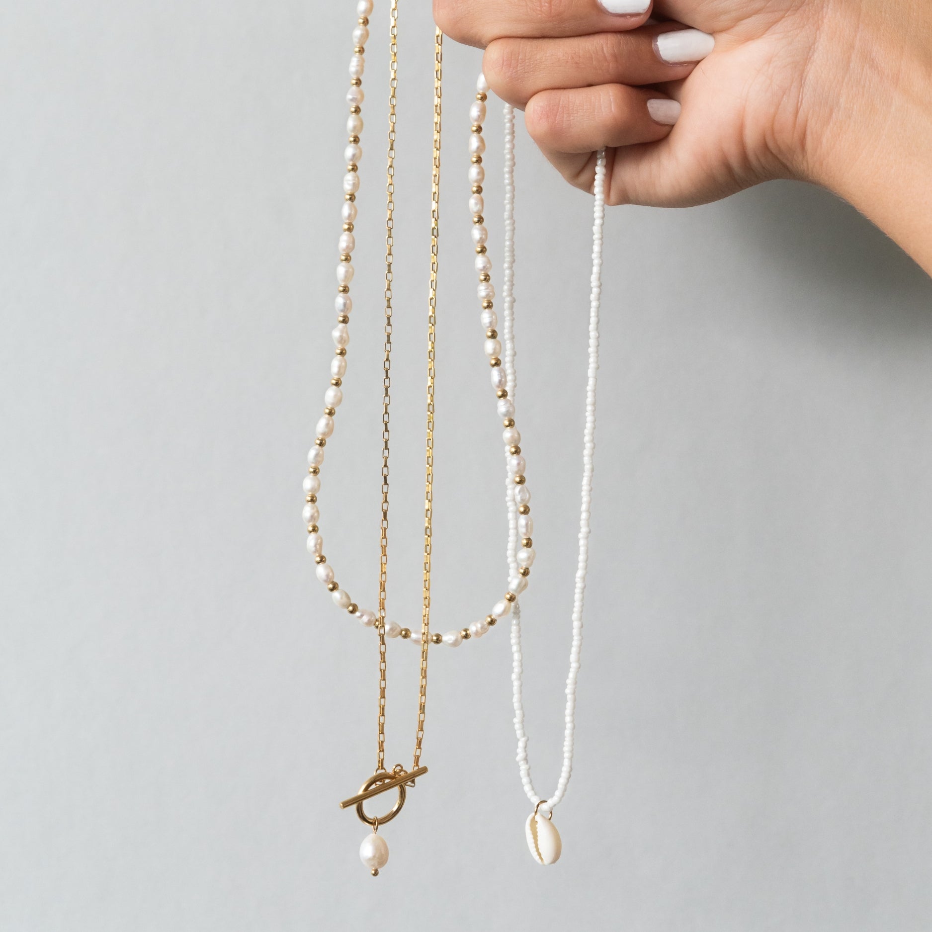 Elegant Pearl Necklace with Fine Clasp - Lucía