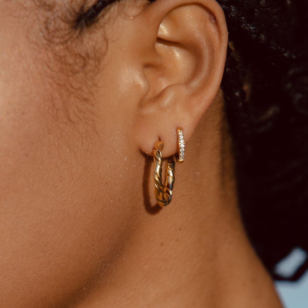 Elegant zirconia small hoop earrings - Amara collection