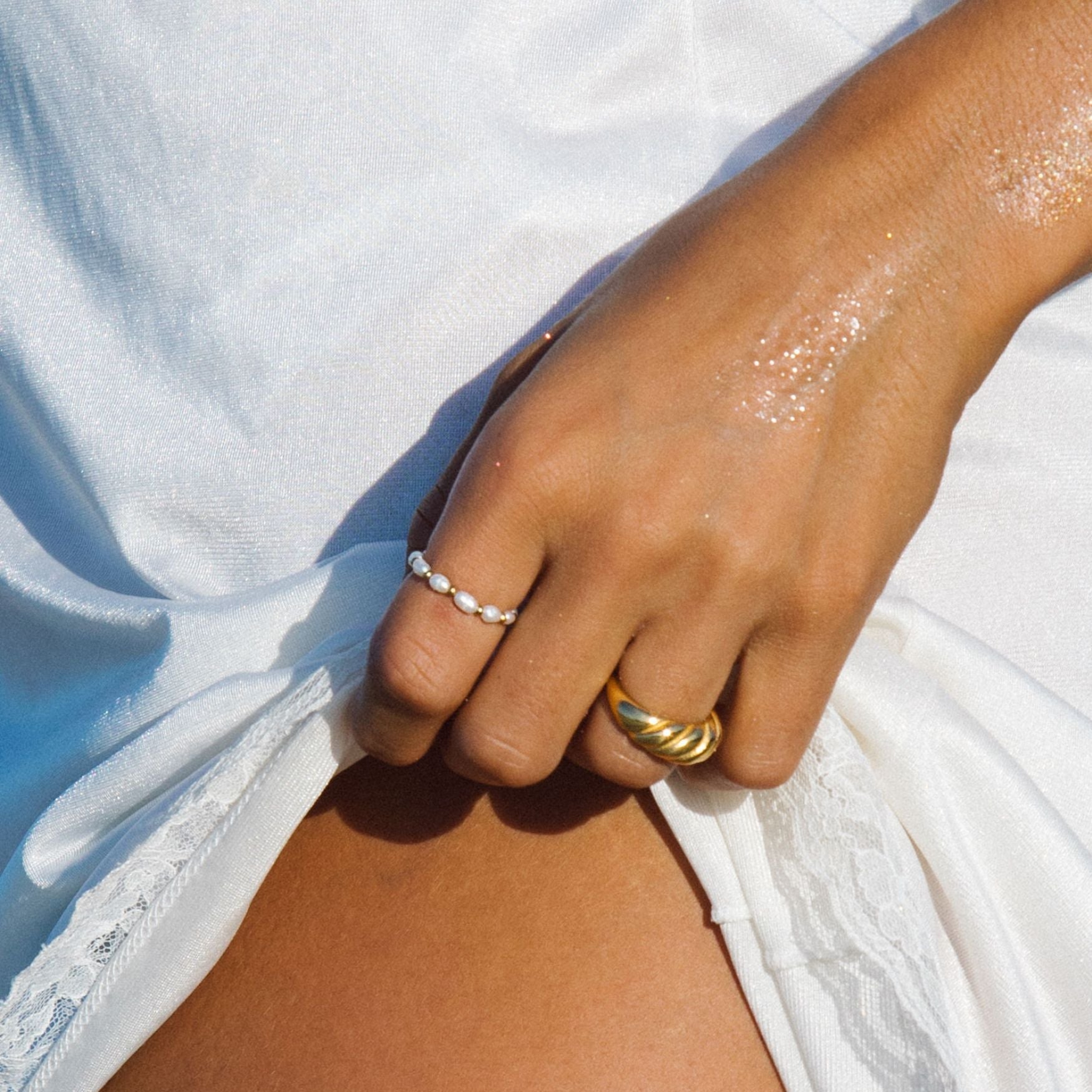 Elegant women's ring - the Isle collection