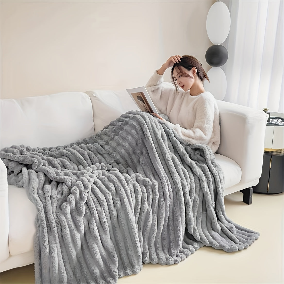 LuxeFleece – Elegant French Style Blanket for Comfort