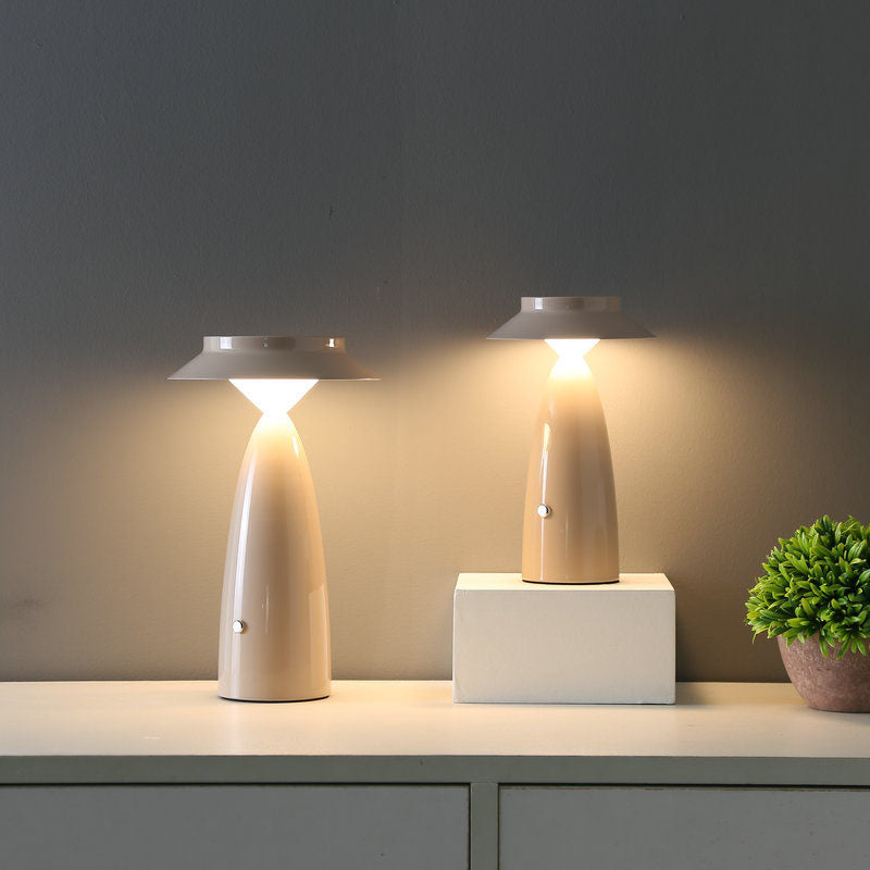 MushroomGlo – Lekfull Lampa med Industriell Charm