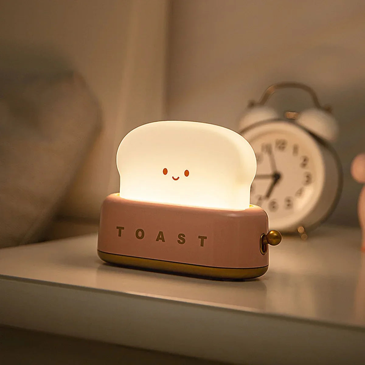 ToastieGlow – Charming night light in the shape of toast