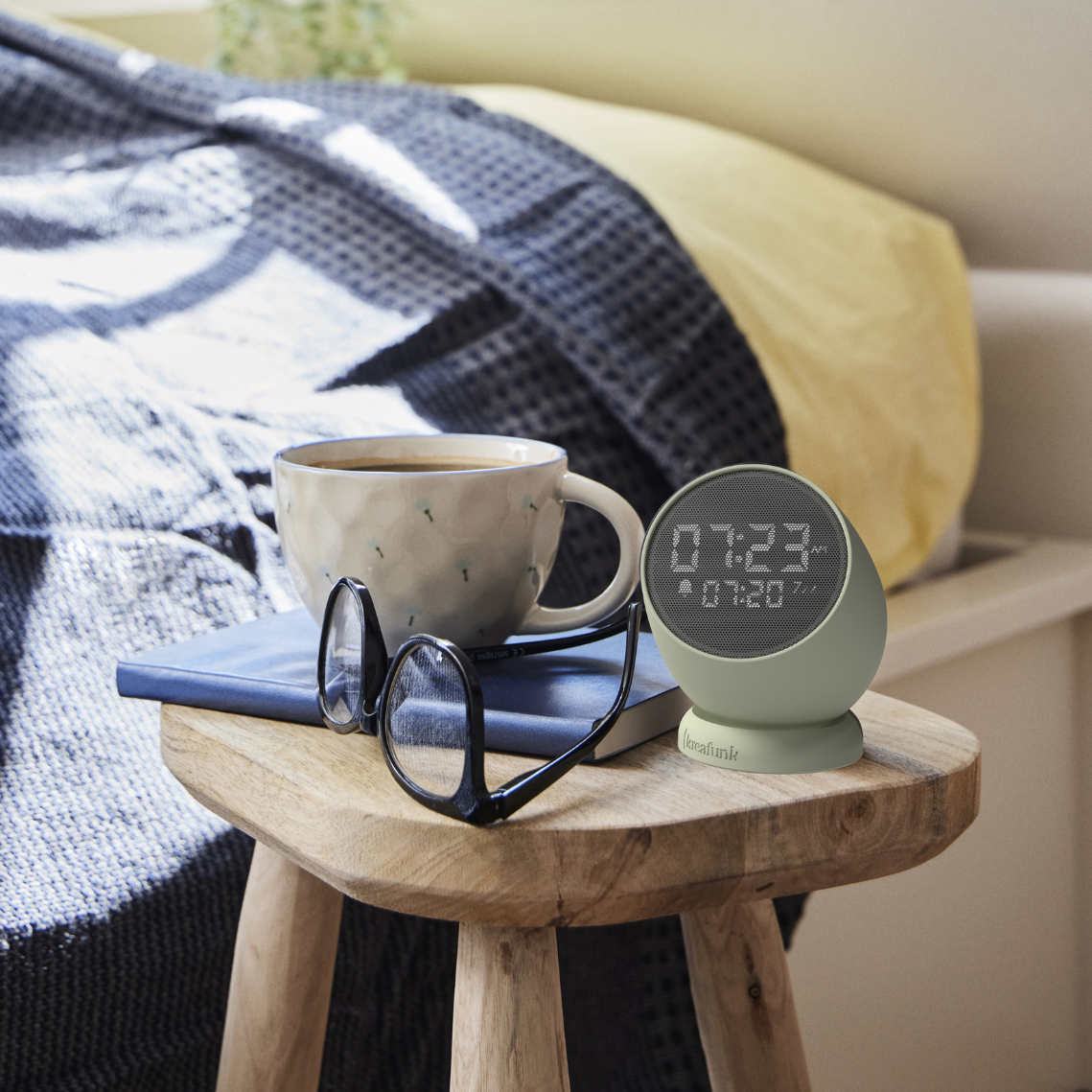 SmartWake - Wireless alarm clock with touchscreen and gyro sensor