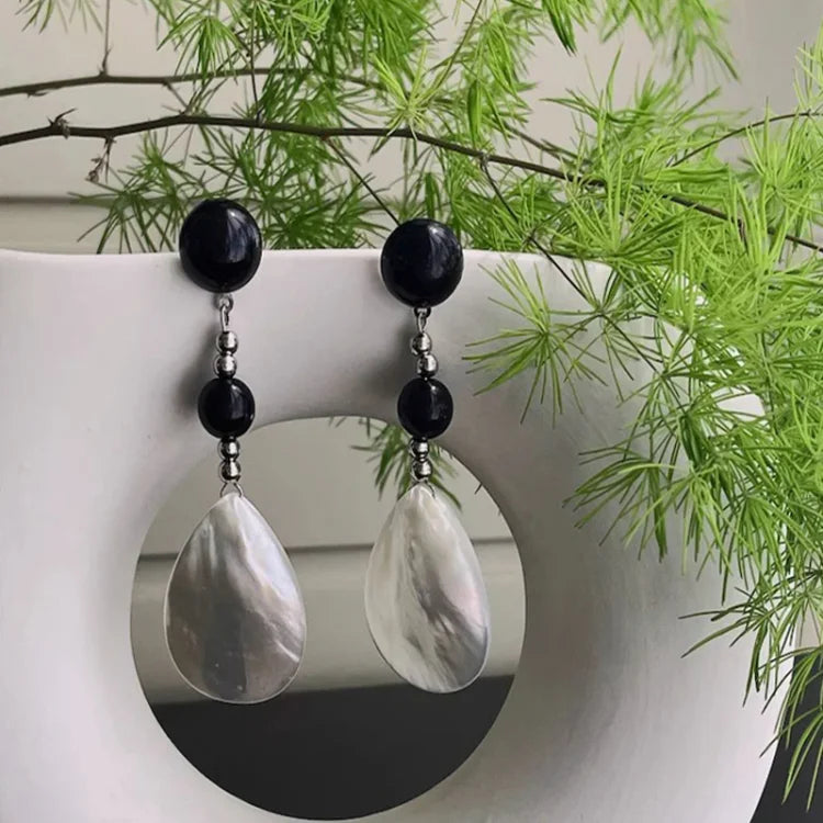 Chic Naia Vintage Shell Earrings