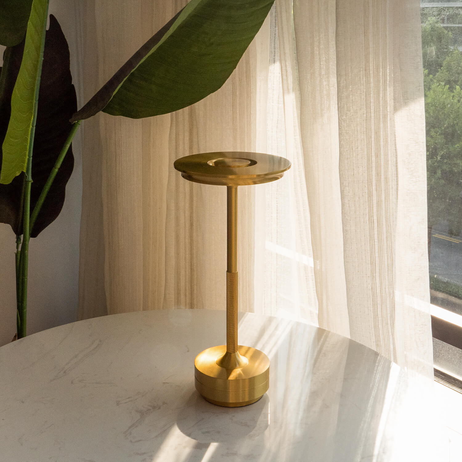 Lumiglow - Elegant Wireless Design Lamp for Atmospheric Lighting