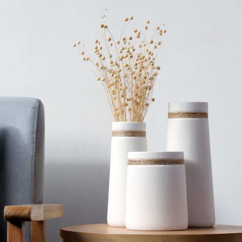VaseElegant - Luxurious Ceramic Vessel with Jute Accents