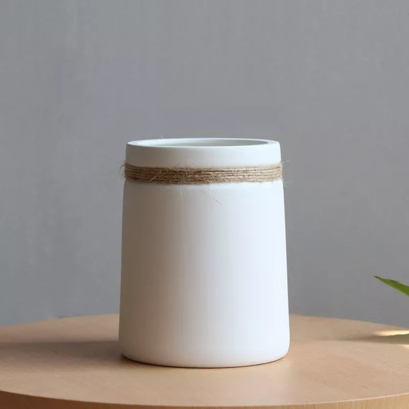 VaseElegant - Luxurious Ceramic Vessel with Jute Accents