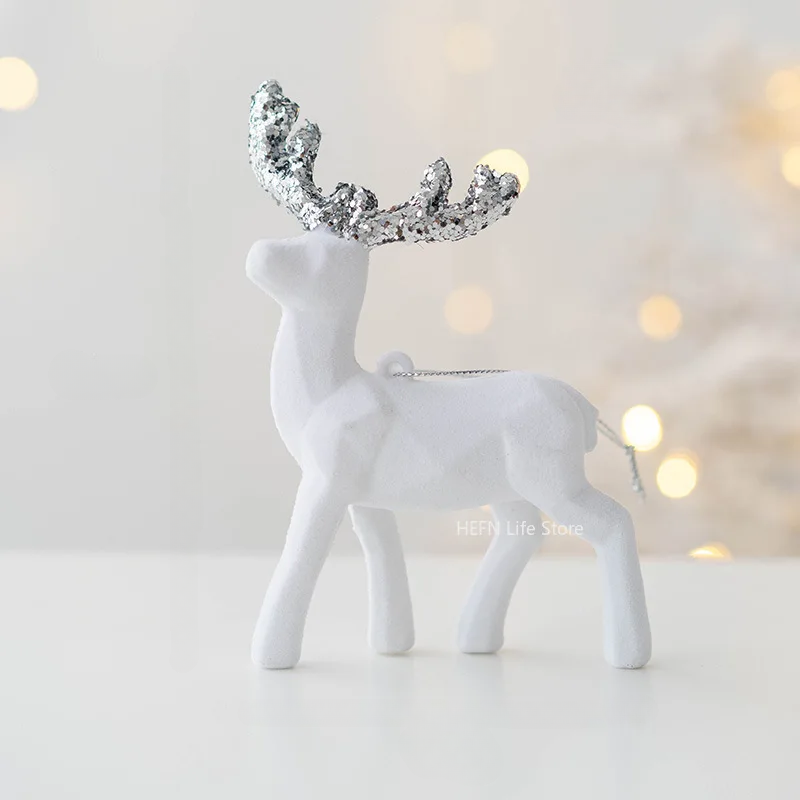 Glittrande Hjort Ornament – Lyxig Juldekoration för en Festlig Stämning