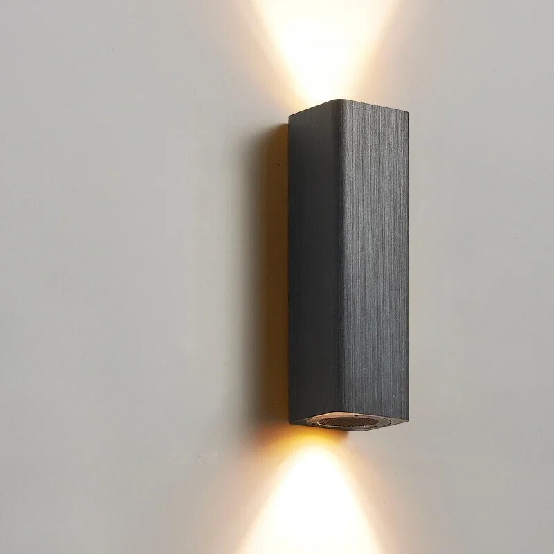GlowLuxe - Stilig LED-vägglampa för sovrum