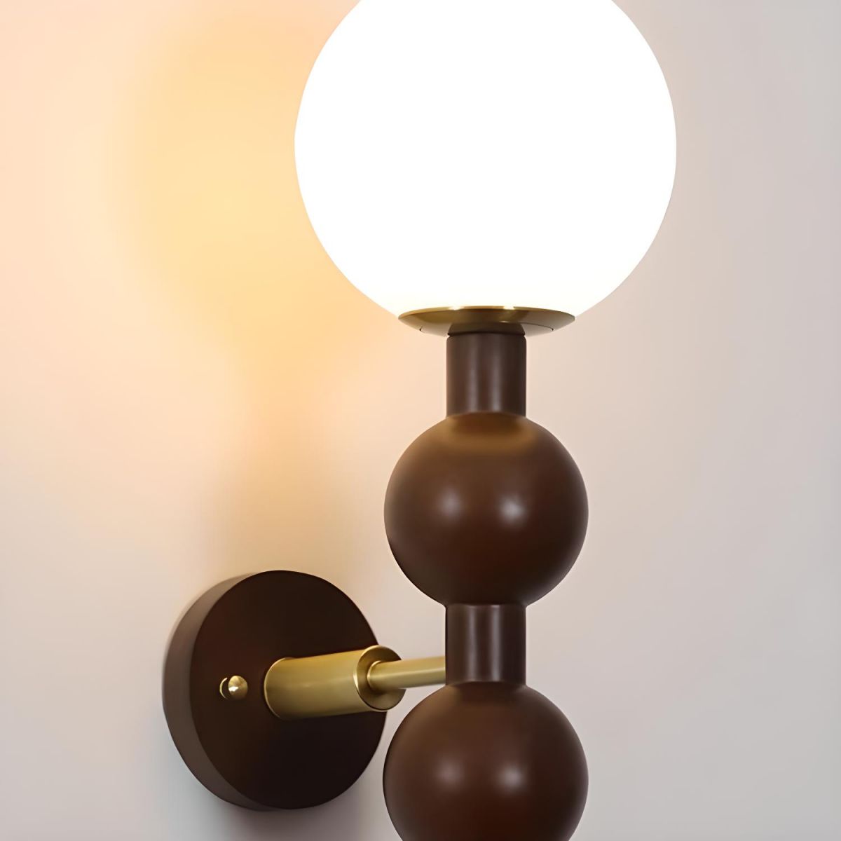 LumenSphere - Luxe Metallvägglampa med Bollar