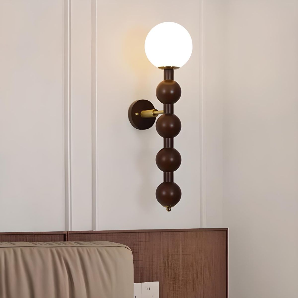 LumenSphere - Luxe Metallvägglampa med Bollar