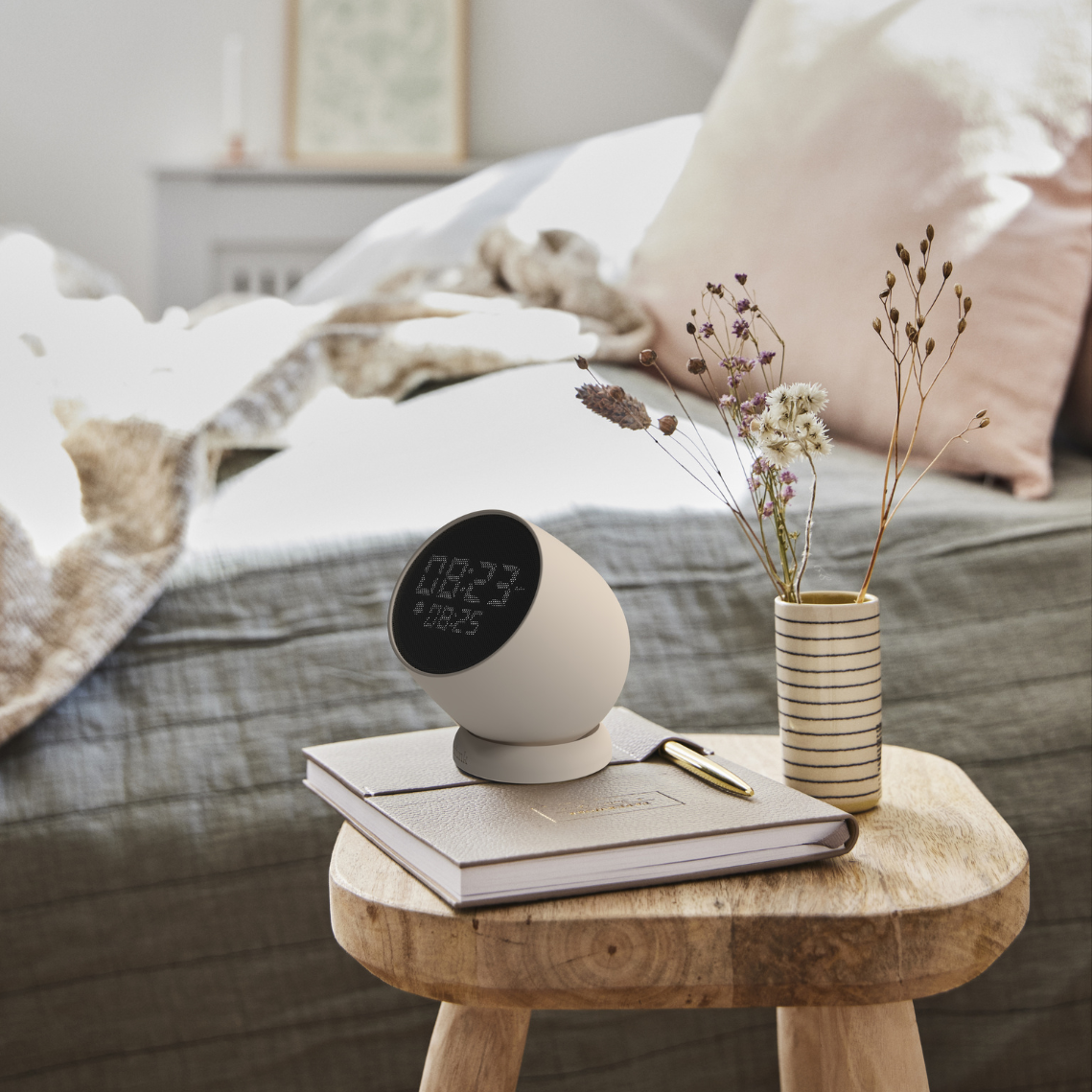 SmartWake - Wireless alarm clock with touchscreen and gyro sensor
