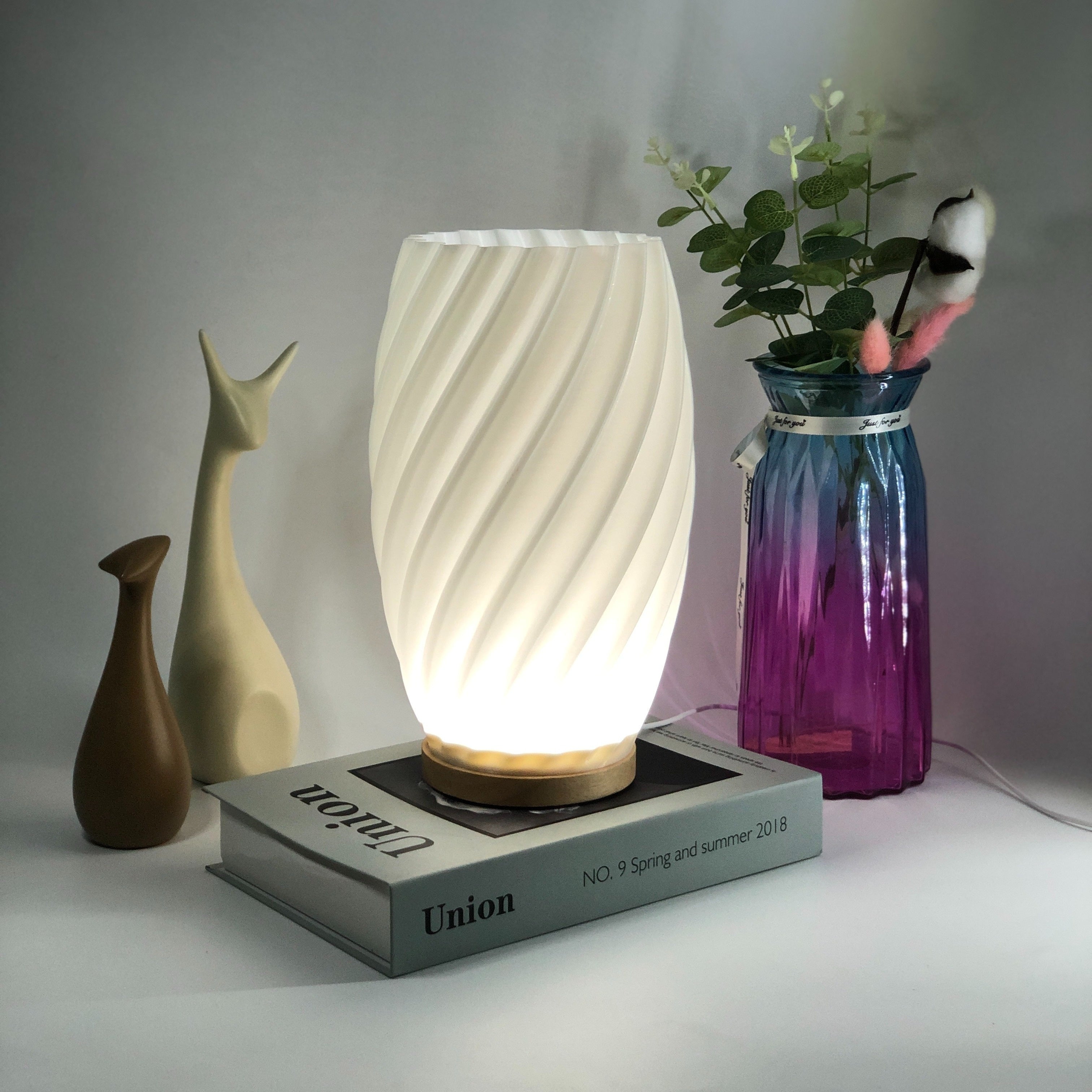 ModiLamp – Stilren USB Bordslampa med 3 Färger
