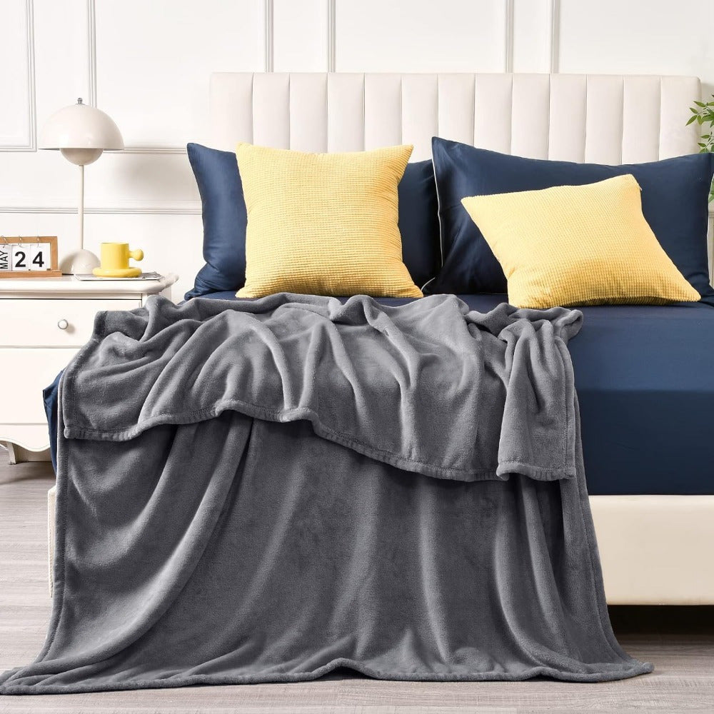 UltraSoft Fleece Blanket – Luxurious Reversible for All Seasons