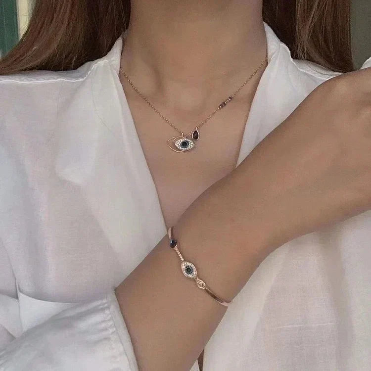 Amira's Enchanting Boze Oog Necklace and Bracelet Set