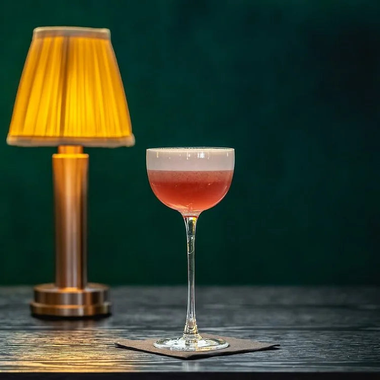 LuxeSilk Thread Lamp - Elegant Wireless Table Lamp for Atmospheric Rooms