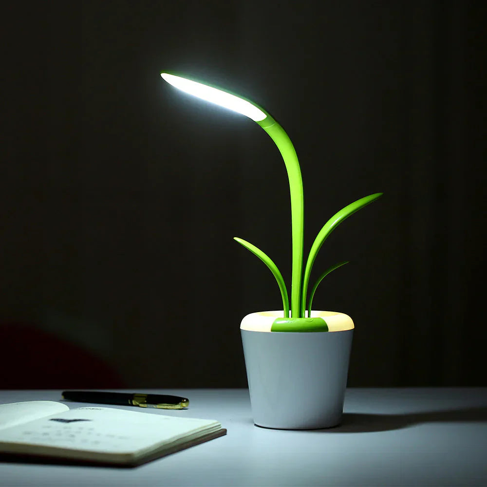 LuminaFlex – Stylish adjustable desk light