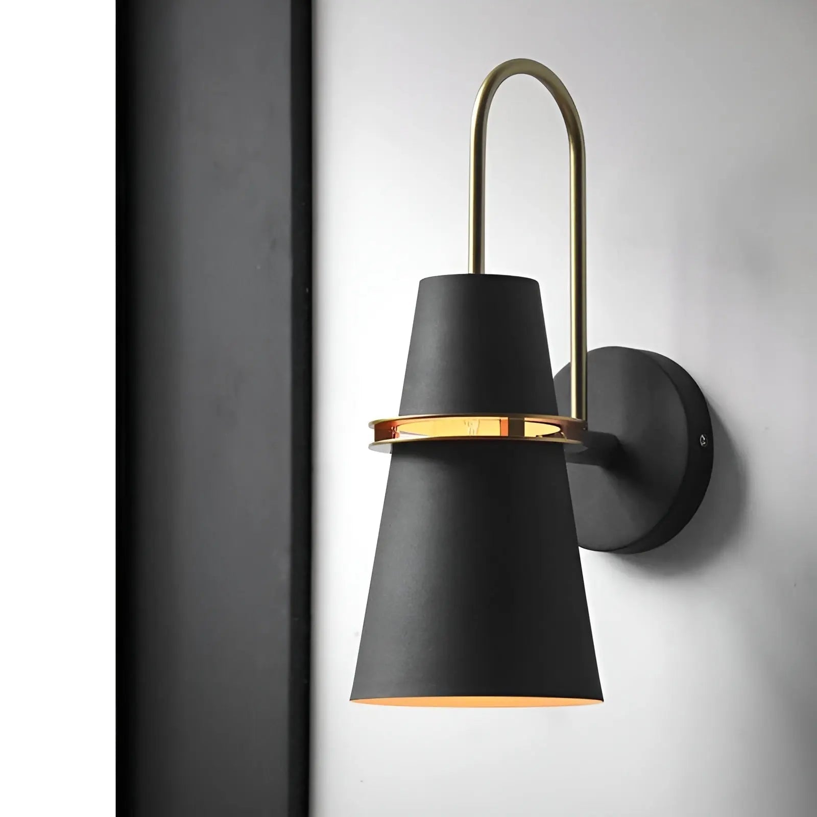 Retro Elegance Wall Lamp - EliteAura Luxury Lighting 