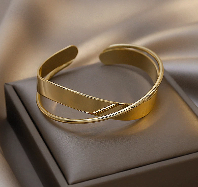 Elegant European bracelet | Available in stunning silver and luxurious gold!