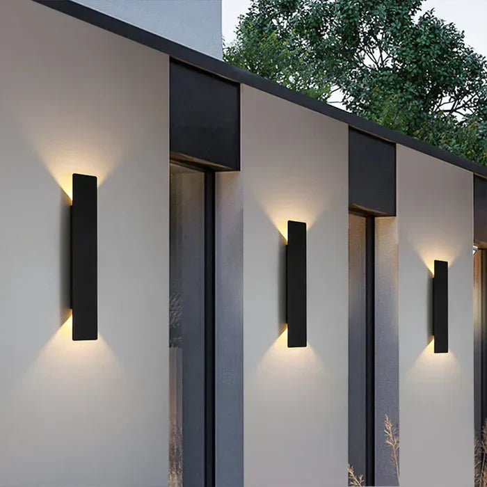 StormGlow lamp - Weatherproof LED outdoor wall light