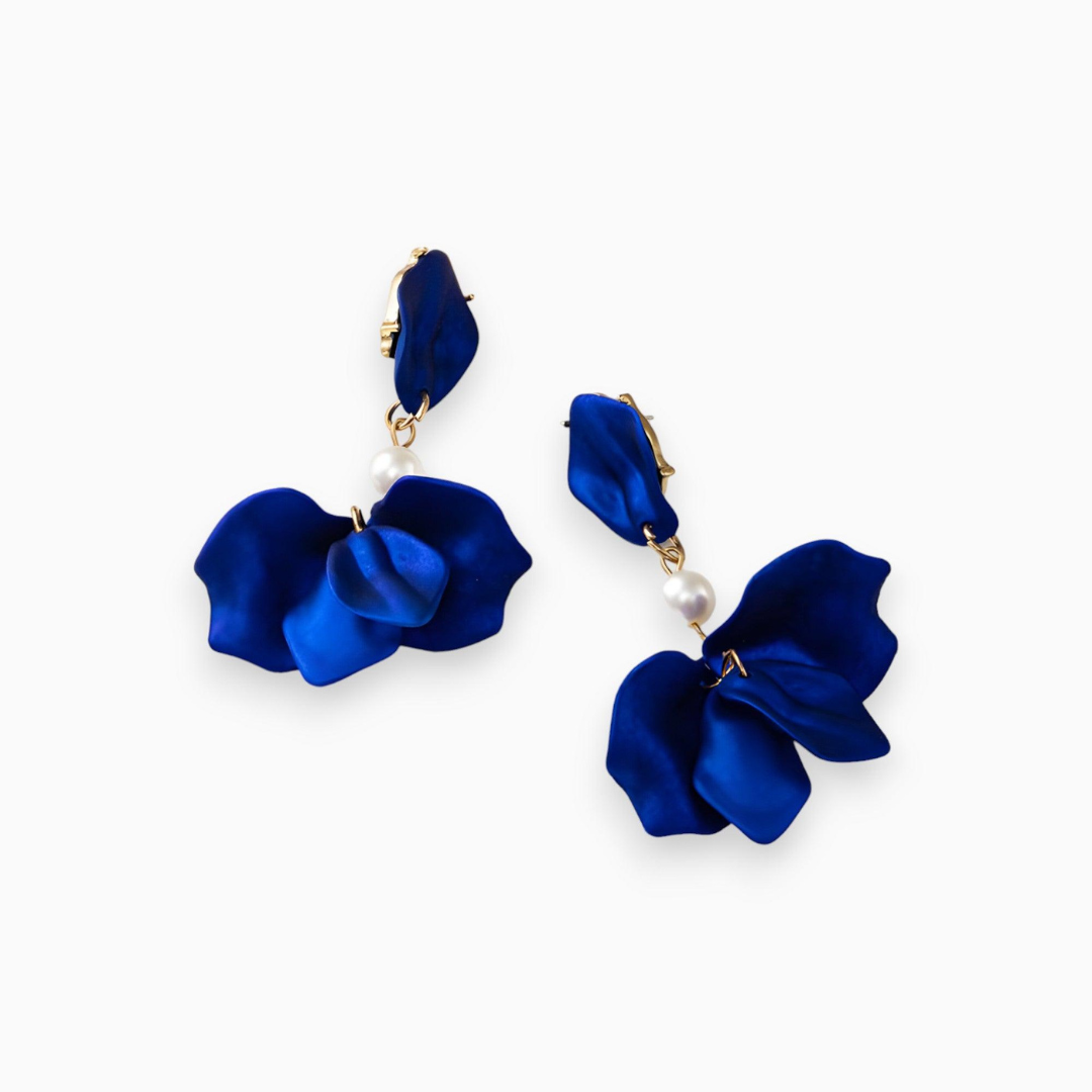 Isabella Earrings – Luxurious Gold Pearls Hanging