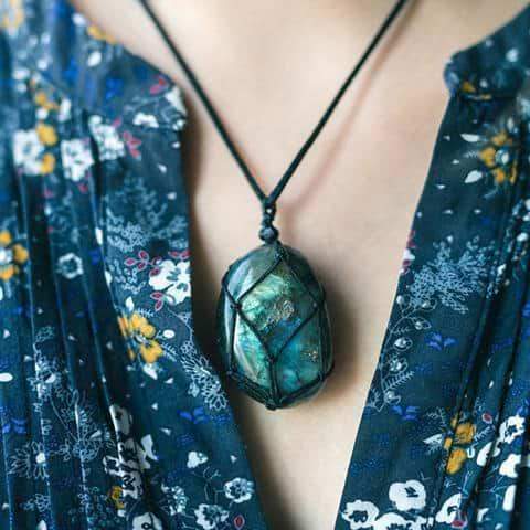 Aris DragonHeart Necklace – Mysterious Labradorite Jewelry