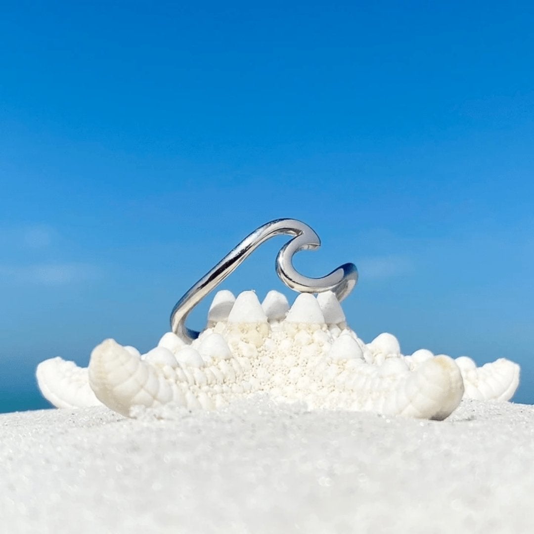 Elegant Silver Wave Ring - Maris Collection 
