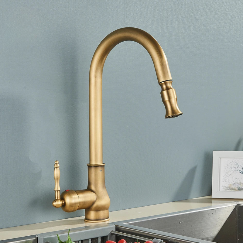 VintageTap – Retro Kitchen Faucet with Brass Finish