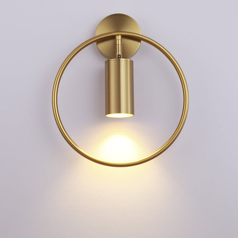FlammeLuxe – Elegant Guld Vägglampa för Stämningsbelysning