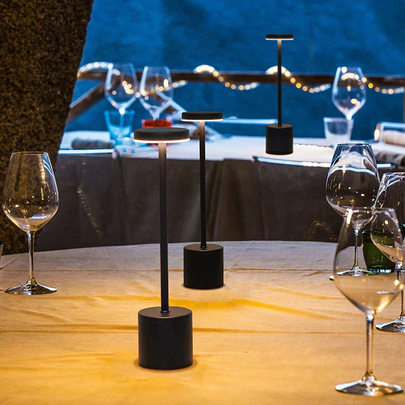 NoirElegance - Modern Svart LED Bordslampa
