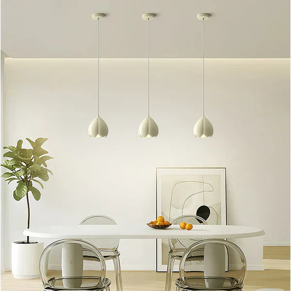 FlowerGlow Ceiling Lamp - Elegant Cream-Colored Ceiling Lamp for Warm, Atmospheric Interiors
