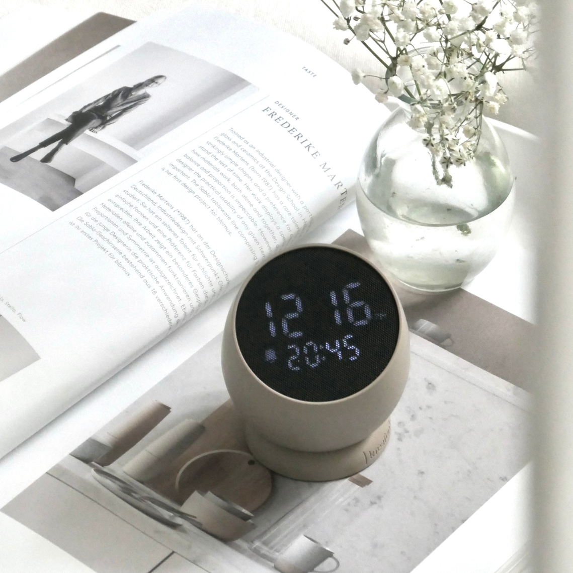 SmartWake - Wireless alarm clock with touchscreen and gyro sensor