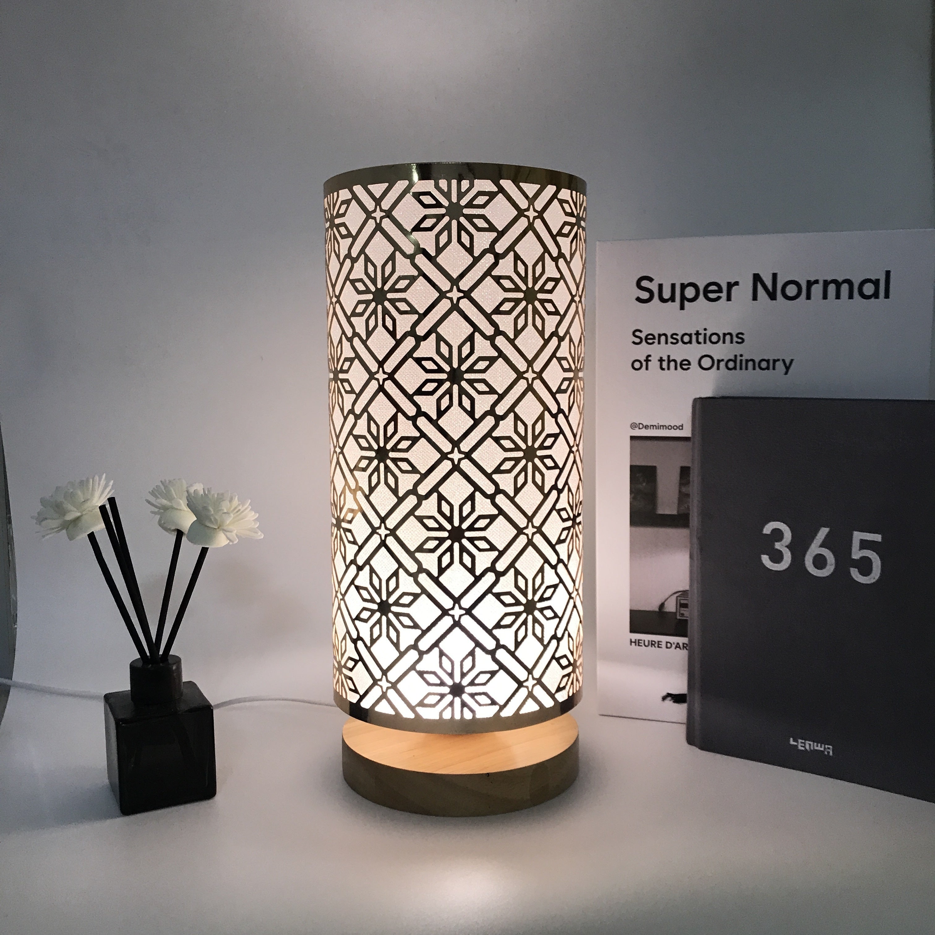 LumiPattern - USB Table Lamp with Metal Frame
