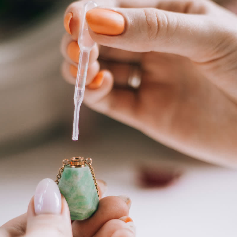 Elegant Necklace with Crystals Perfume Bottle - Iris