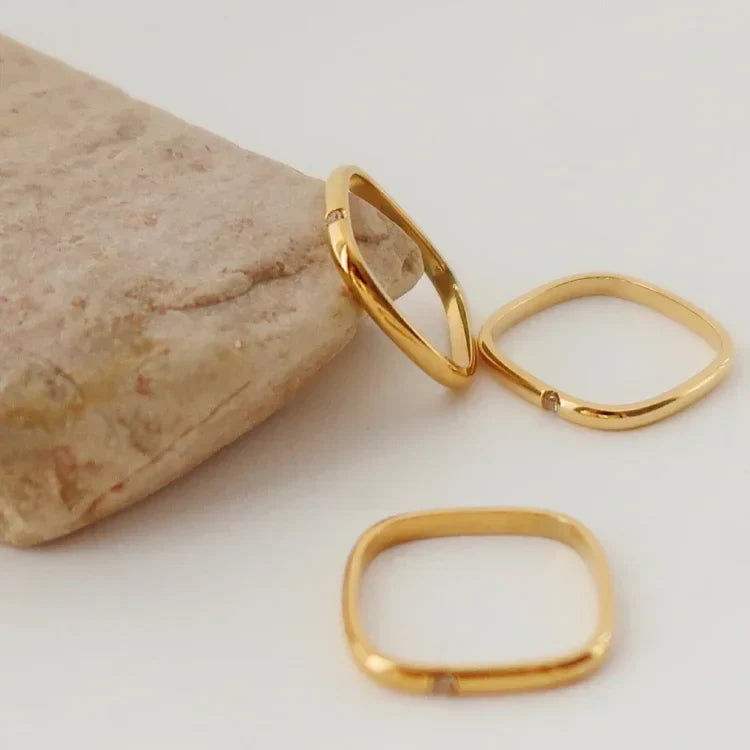 Elegant Minimalist Zirconia Ring - Leona
