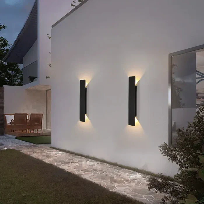 StormGlow lamp - Weatherproof LED outdoor wall light