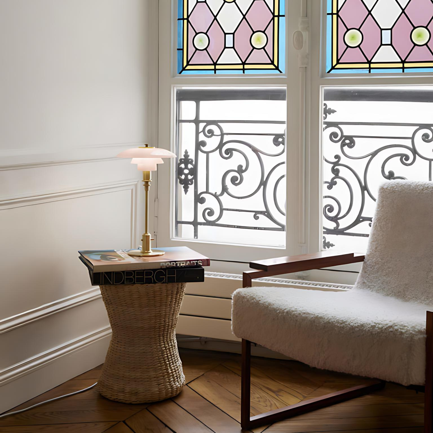 Lumière Serein - Elegant Metal Table Lamp 