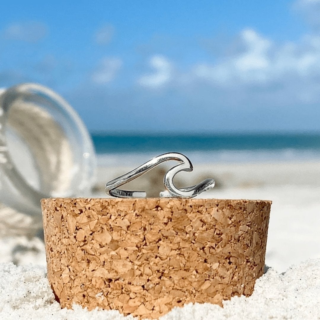 Elegant Silver Wave Ring - Maris Collection 
