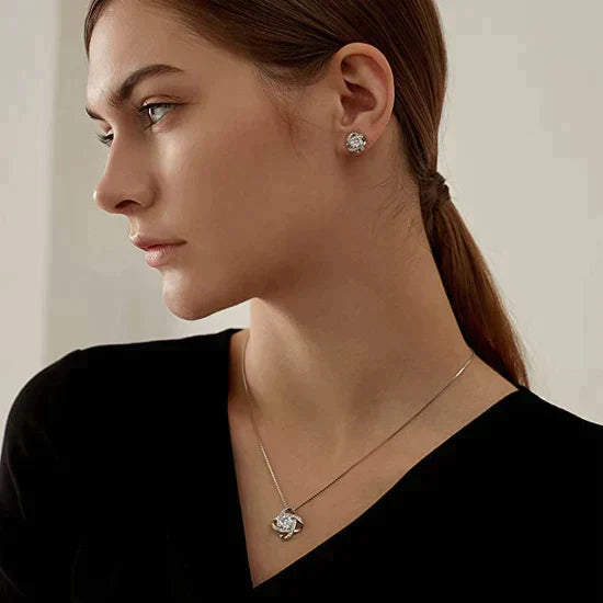 Charming Liebdesknoop Pendant and Earring Set | The perfect gift!