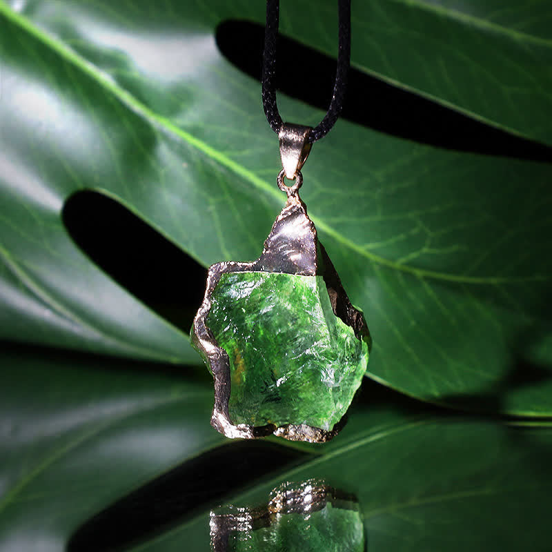 Elegant naturlig moldavit-halsband - Lyra