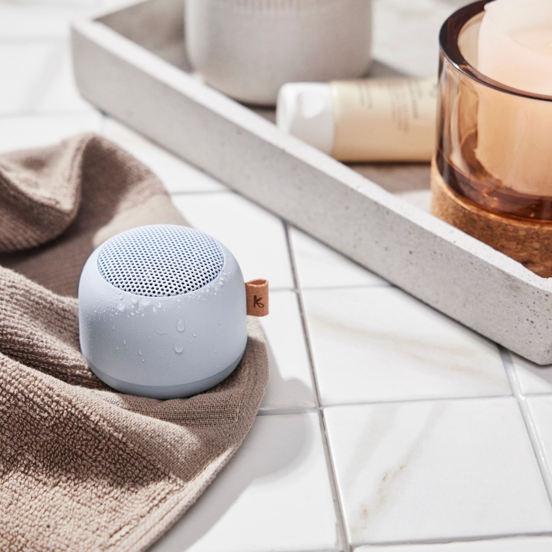 AquaBeats – Waterproof Bluetooth Bathroom Light