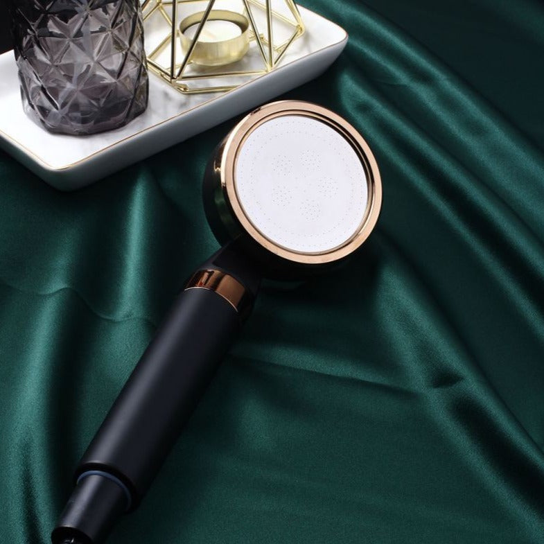 LuxeFlow - Showerhead with Vitamin C and Aroma