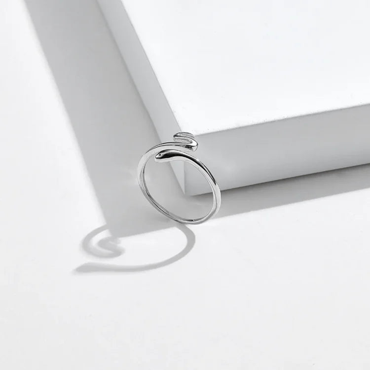 Amira Adjustable Snake Ring - Perfect Customization for Your Style!