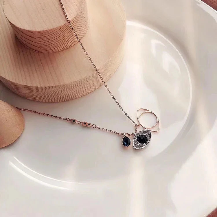 Amira's Enchanting Boze Oog Necklace and Bracelet Set